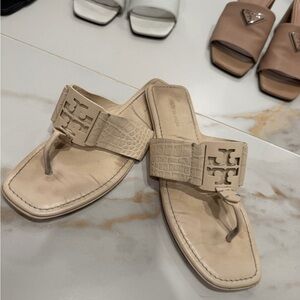 Tory Burch (8) Beige Croc-Textured Thong Sandals!!